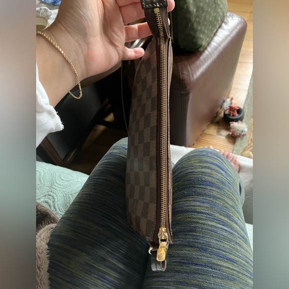 Louis Vuttion Pochette NM - Picture 9 of 12